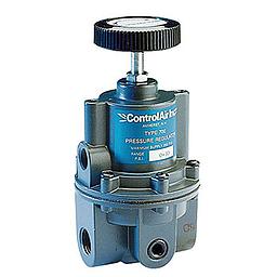 Regolatore di Pressione di Precisione per Aria Serie 700 - Pressione in uscita regolabile da 0 a 2 PSI (0 - 0,15 bar) - Max Pressione in entrata 1750 kPa (17 bar) - Sensibilità 3.2 mmH2O - Temperatura operativa -40°C ... +70°C - Attacchi filettati 1/4'' NPT F. - Corpo in alluminio - Componenti Interni in acciaio inossidabile, ottone, acciaio placcato, acetale - Diaframma gomma Buna-N e poliestere. Manopola: Plastica Fenolica - mod.700-BA , cod.1710