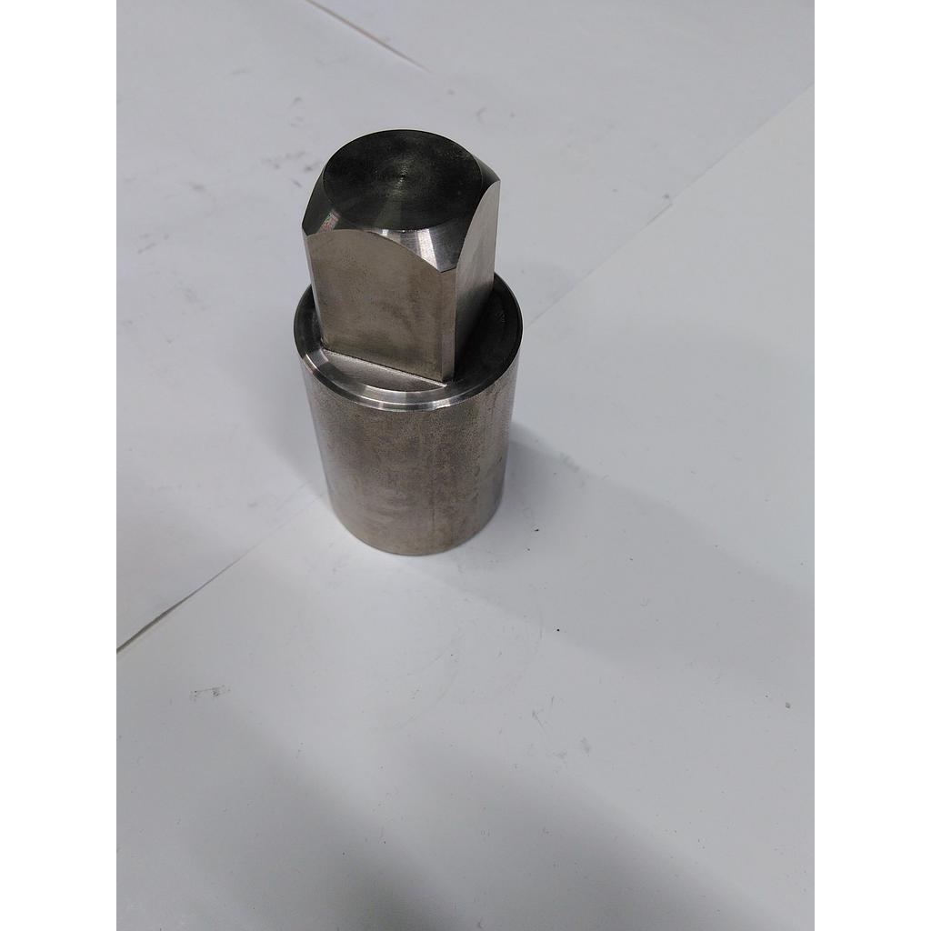Perno in acciaio al carbonio zincato ricavato da tondo - Perno Asolato 46x28 mm H=37mm da un lato (attuatore) - Cava Quadrata 22x22 mm Profonda 24 mm dall'altro lato (valvola) posizionata a rombo - Altezza totale 101 mm